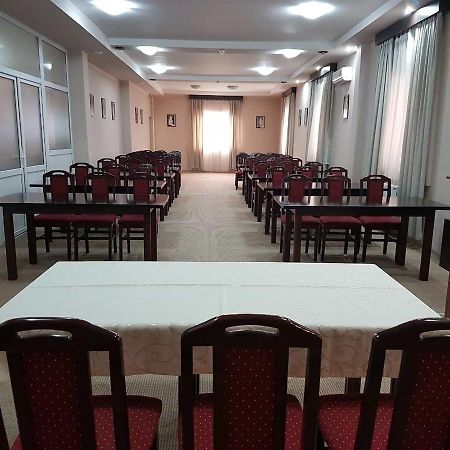 Hotel Feniks Požarevac Buitenkant foto