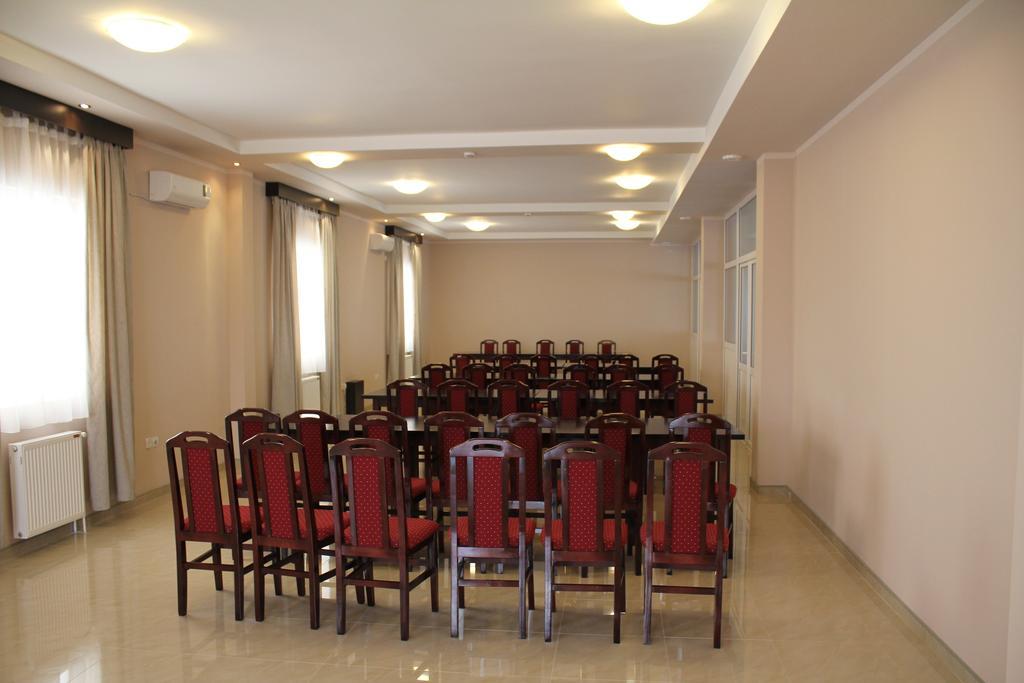 Hotel Feniks Požarevac Buitenkant foto