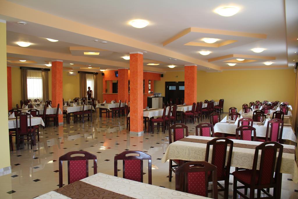 Hotel Feniks Požarevac Buitenkant foto