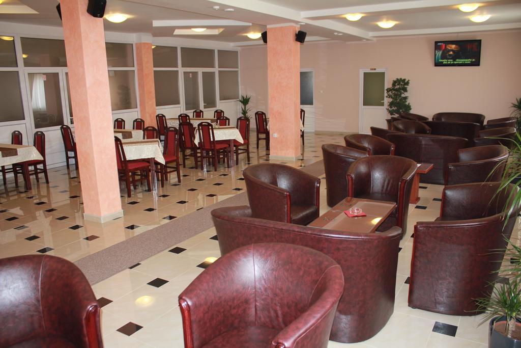 Hotel Feniks Požarevac Buitenkant foto