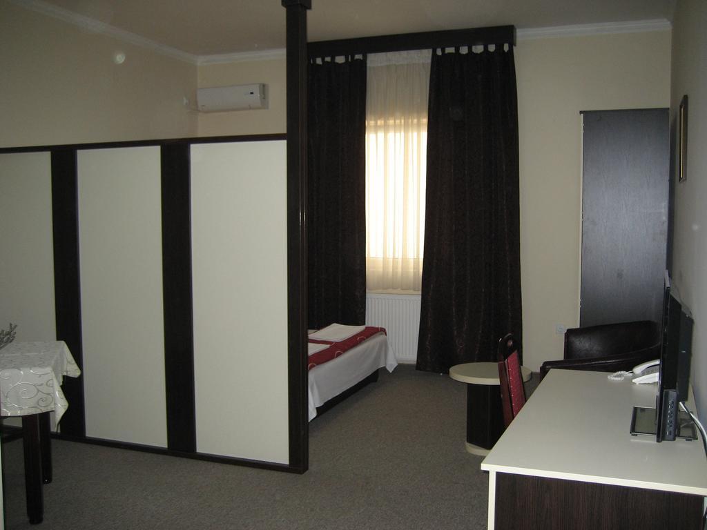 Hotel Feniks Požarevac Buitenkant foto