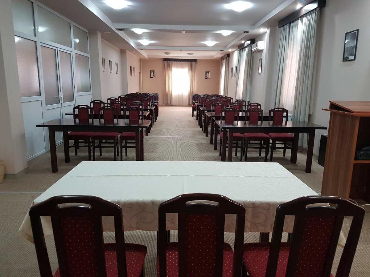 Hotel Feniks Požarevac Buitenkant foto