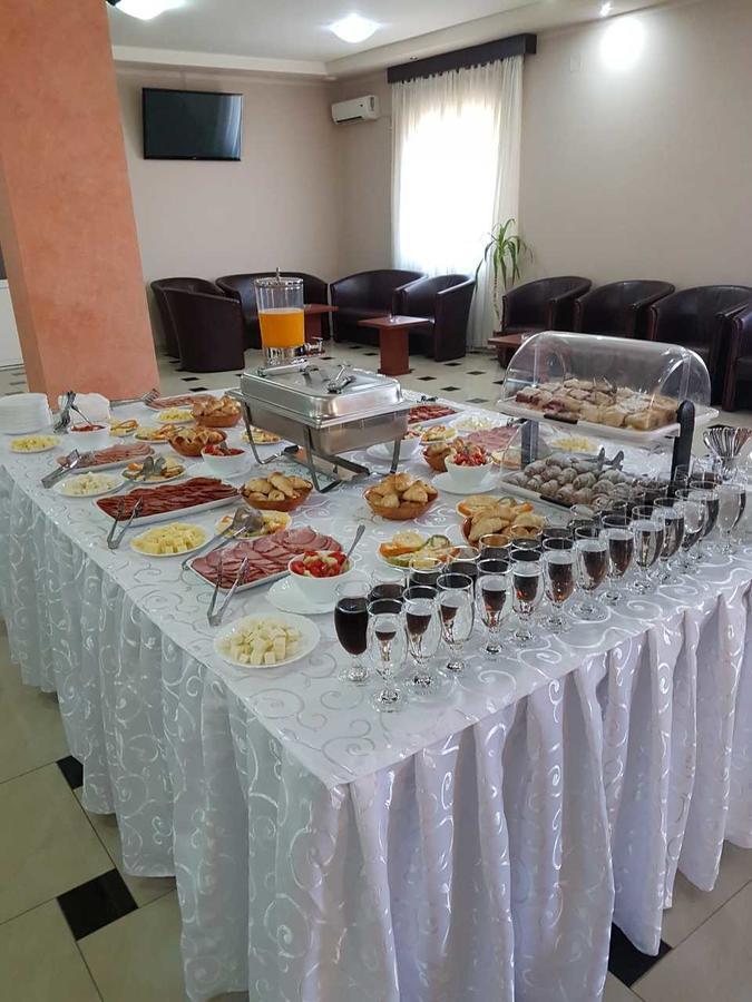 Hotel Feniks Požarevac Buitenkant foto